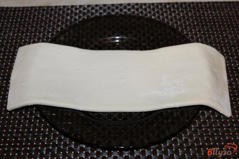 Фото приготовление рецепта: Волованы из слоеного теста с салатом шаг №1