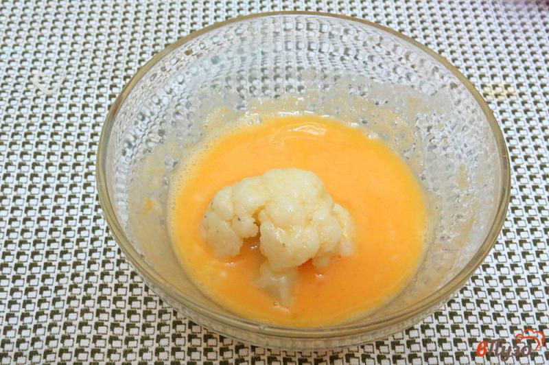 Фото приготовление рецепта: Цветная капуста с сыром моцарелла, сухарями в духовке шаг №5