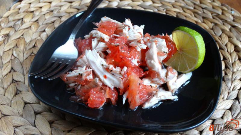 Фото приготовление рецепта: Салат с грейпфрутом и курицей по-тайски шаг №6