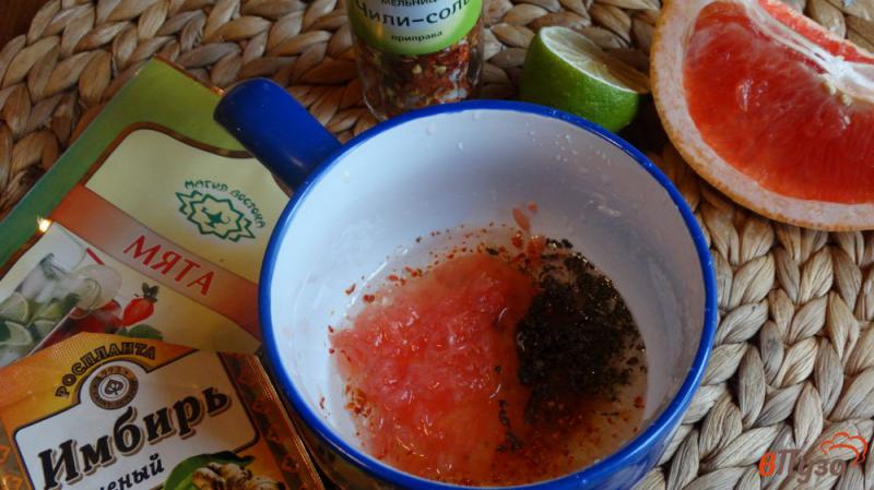 Фото приготовление рецепта: Салат с грейпфрутом и курицей по-тайски шаг №1