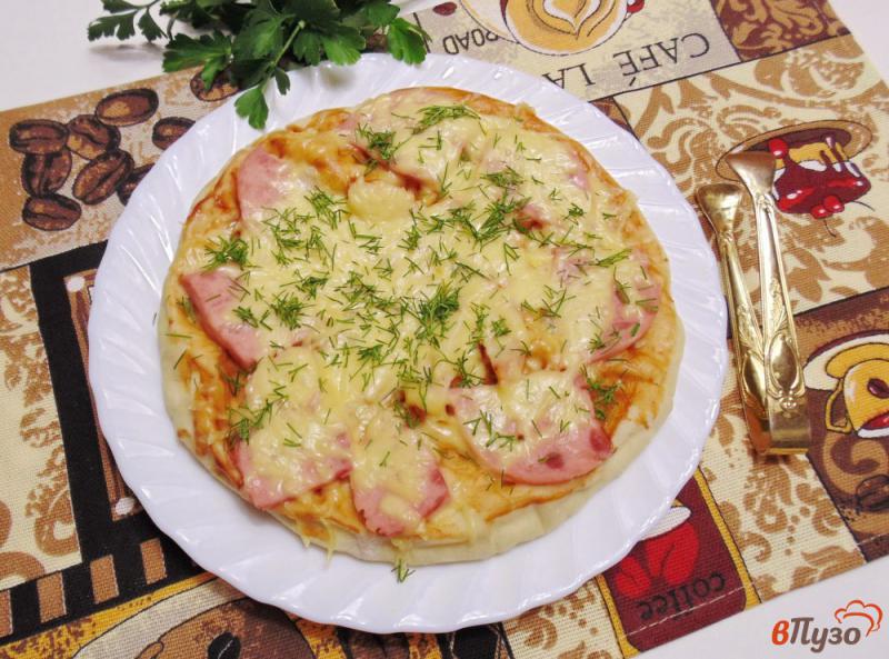 Фото приготовление рецепта: Пицца с ветчиной и куриной грудкой шаг №5