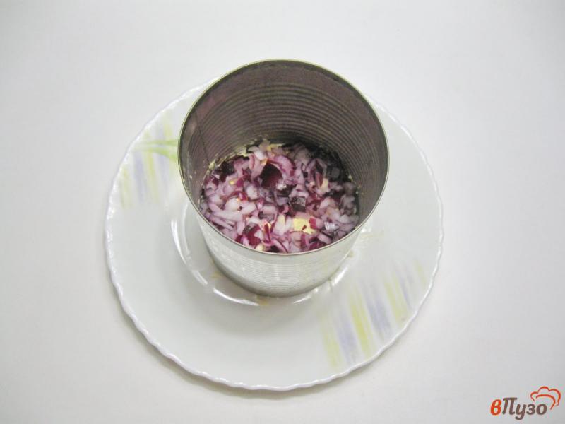 Фото приготовление рецепта: Салат с крабовыми палочками и ветчиной шаг №4