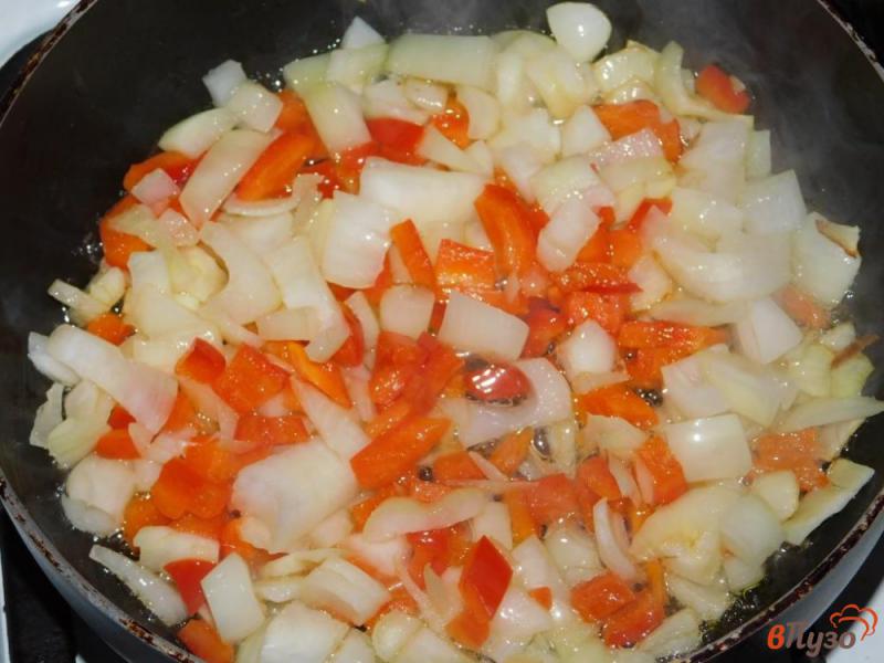 Фото приготовление рецепта: Тефтели с овощами в томатном соусе шаг №4