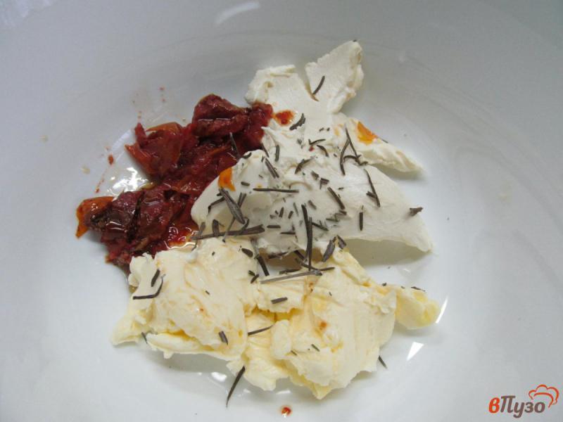 Фото приготовление рецепта: Сырное печенье с розмарином и вялеными томатами шаг №1