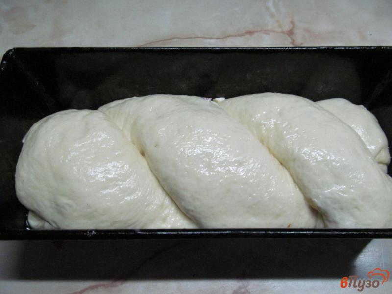 Фото приготовление рецепта: Хлеб с начинкой из картофеля с колбасой шаг №7