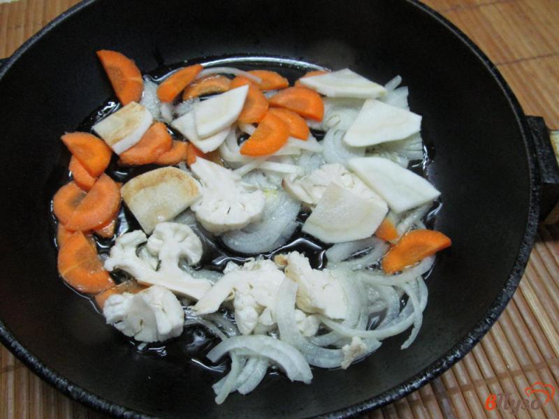 Фото приготовление рецепта: Паста с фрикадельками в овощном соусе шаг №3