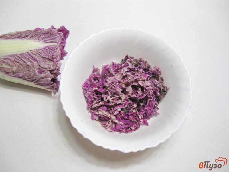 Фото приготовление рецепта: Салат из пурпурной пекинской капусты шаг №1