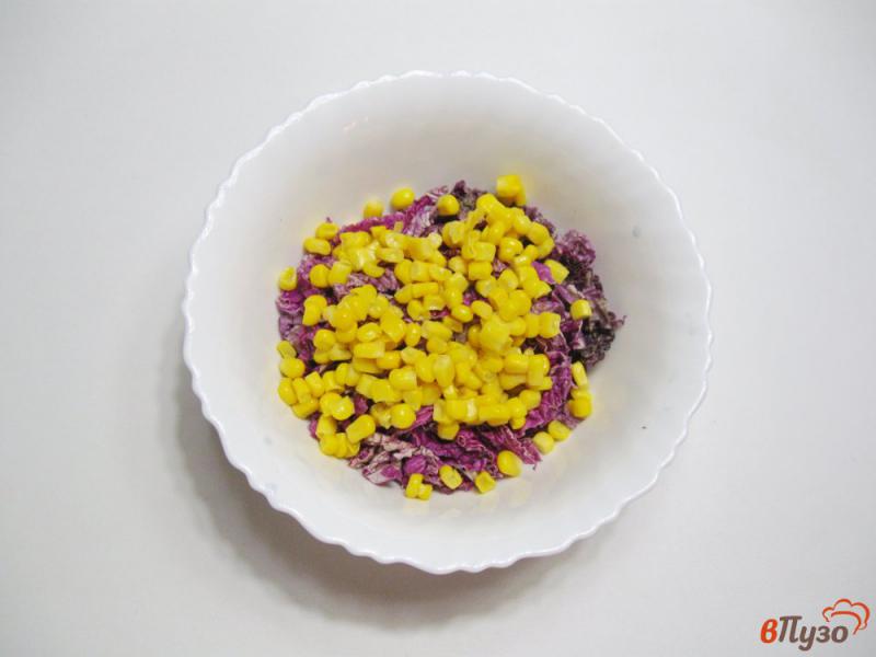 Фото приготовление рецепта: Салат из пурпурной пекинской капусты шаг №2
