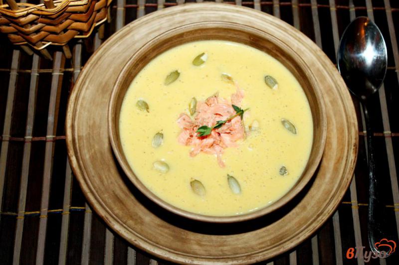Фото приготовление рецепта: Сливочный крем - суп из тыквы и картофеля с отварным лососем шаг №7