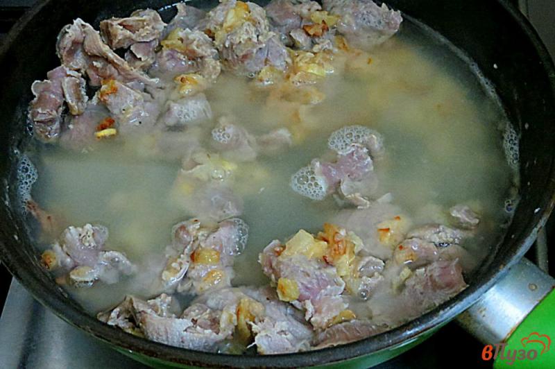 Фото приготовление рецепта: Куриные желудочки в сметанном соусе шаг №4