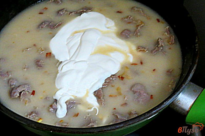 Фото приготовление рецепта: Куриные желудочки в сметанном соусе шаг №5