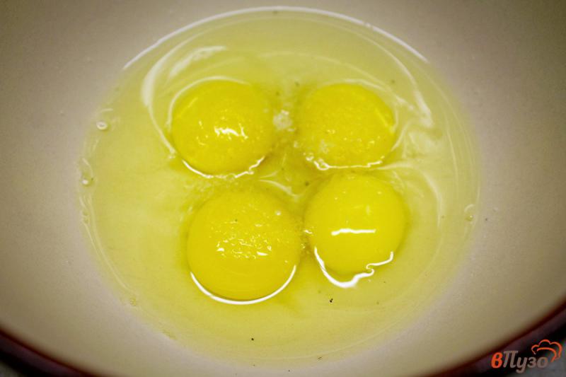 Фото приготовление рецепта: Домашний майонез из перепелиных яиц со шпинатом и орехами шаг №1
