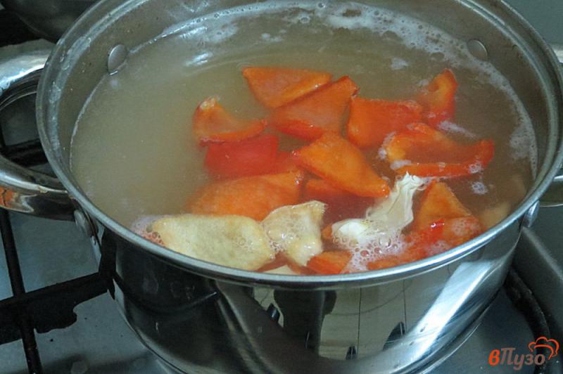 Фото приготовление рецепта: Овощной суп с шампиньонами шаг №7