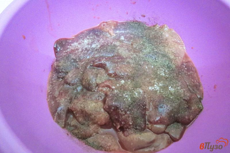 Фото приготовление рецепта: Куриная печень в кляре шаг №2