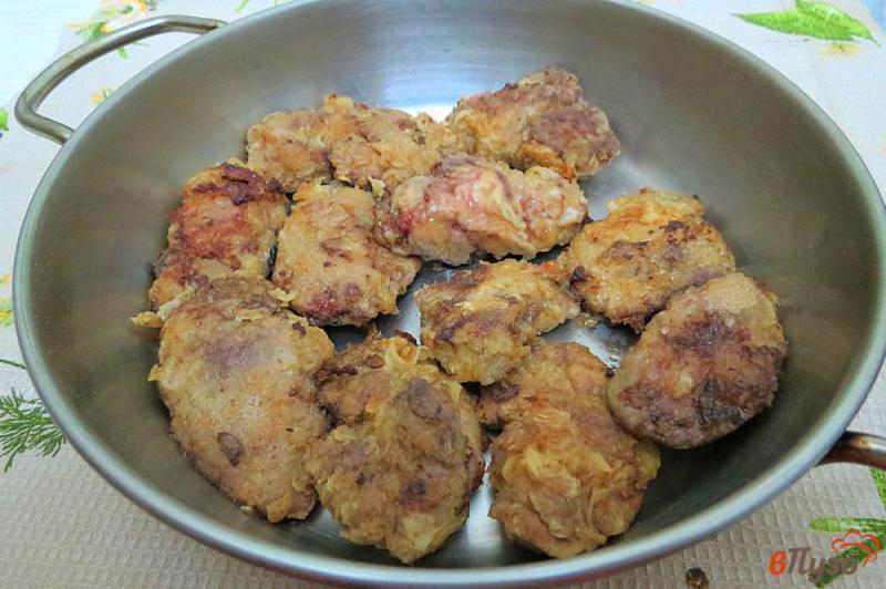 Фото приготовление рецепта: Куриная печень в кляре шаг №6