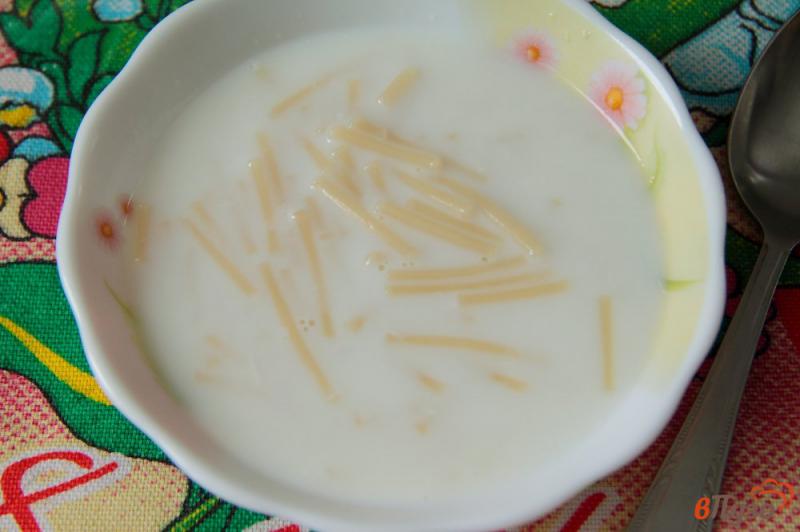 Фото приготовление рецепта: Молочный суп с макаронами шаг №5