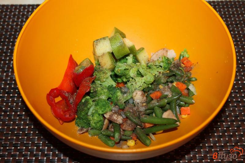 Фото приготовление рецепта: Овощи в сливочной заливке с шариками салатной моцареллы шаг №2