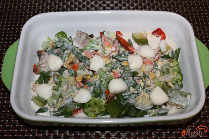 Фото приготовление рецепта: Овощи в сливочной заливке с шариками салатной моцареллы шаг №6