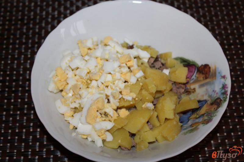 Фото приготовление рецепта: Салат из телятины, колбасы и картофеля шаг №3