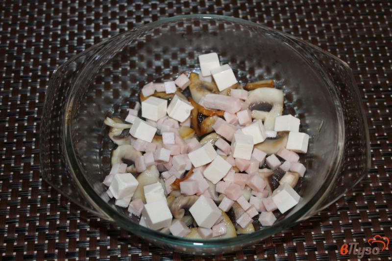 Фото приготовление рецепта: Омлет в духовке с грибами и куриной ветчиной шаг №4