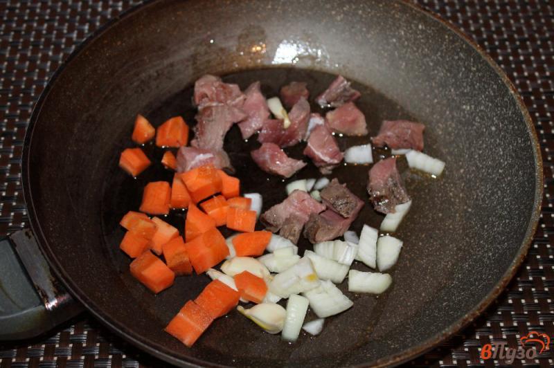 Фото приготовление рецепта: Рис с телятиной и овощами в горшочках шаг №3