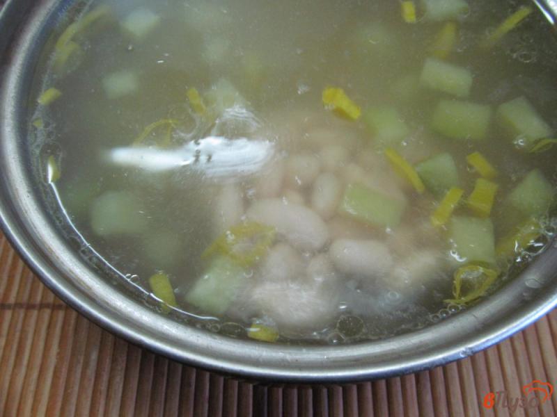 Фото приготовление рецепта: Фасолевый суп с репой шаг №5