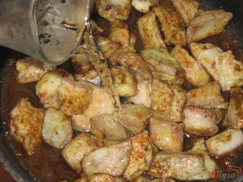 Фото приготовление рецепта: Рагу из говядины с картофелем и помидорами шаг №5