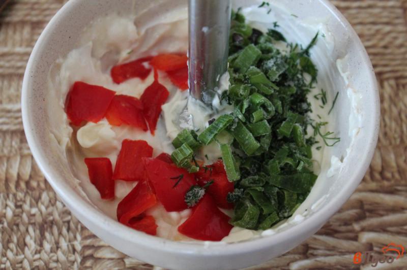 Фото приготовление рецепта: Майонез с болгарским перцем и зеленью шаг №4