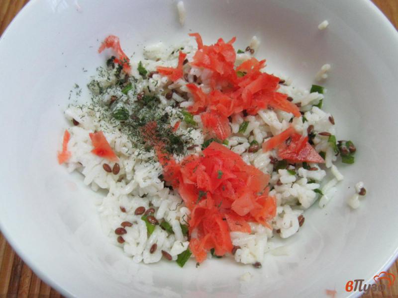 Фото приготовление рецепта: Рис с яйцом и крабовыми палочками в беконе шаг №1