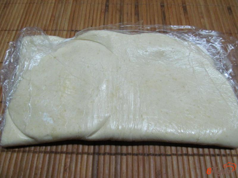 Фото приготовление рецепта: Пирожки с начинкой из сметаны и клюквы шаг №5
