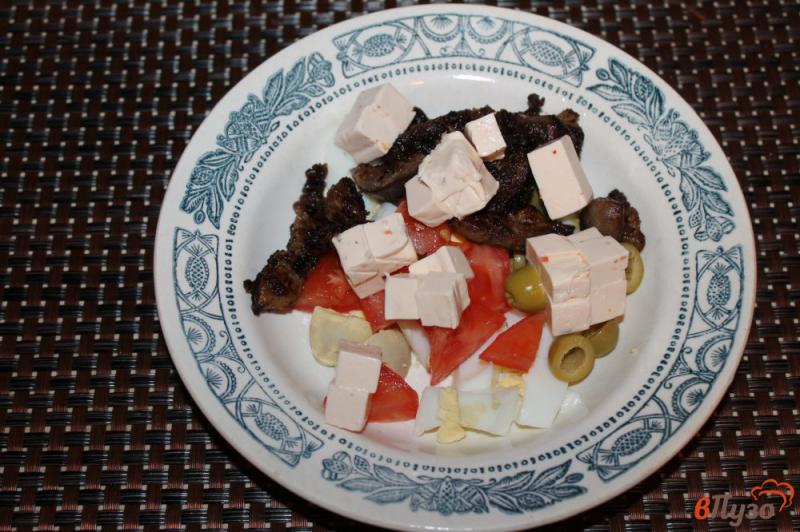 Фото приготовление рецепта: Салат из печени яиц и оливок шаг №5
