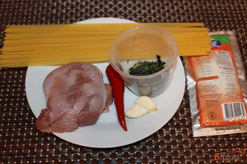 Фото приготовление рецепта: Спагетти с мясом в остром соусе шаг №1