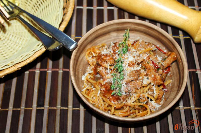 Фото приготовление рецепта: Спагетти с мясом в остром соусе шаг №8