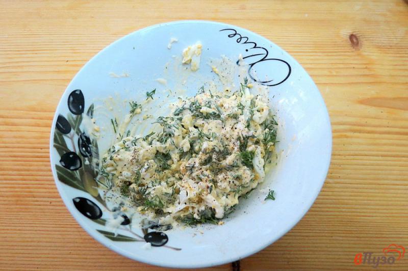 Фото приготовление рецепта: Гренки из батона с яйцом и зеленью шаг №9