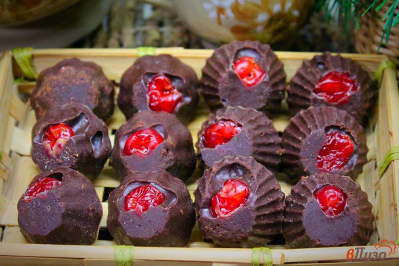 Фото приготовление рецепта: Шоколадные конфеты с коньяком и вяленой вишней шаг №6