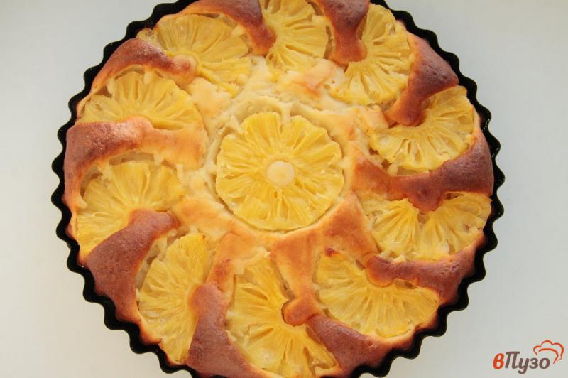 Фото приготовление рецепта: Пирог на кефире с ананасами шаг №7
