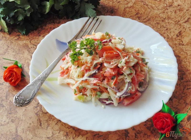Фото приготовление рецепта: Салат с капустой и болгарским перцем шаг №7