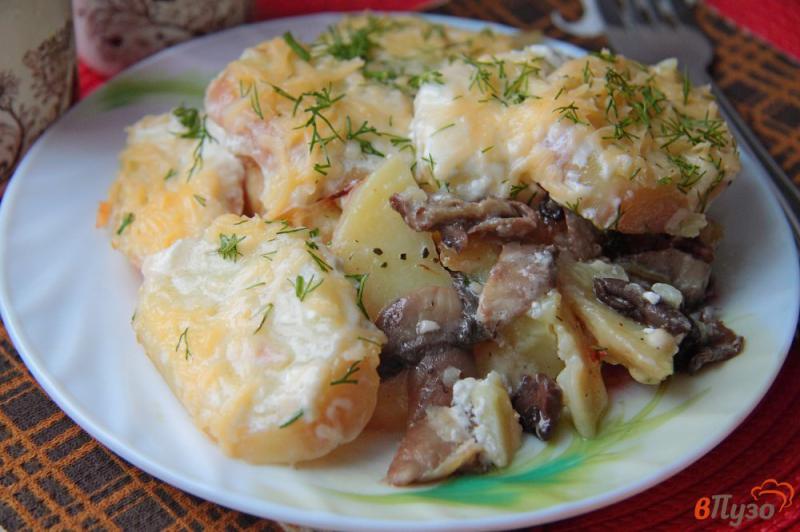 Фото приготовление рецепта: Картофельная запеканка с грибами и сыром шаг №9