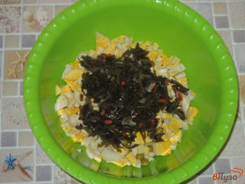 Фото приготовление рецепта: Салат с говядиной и морской капустой шаг №4