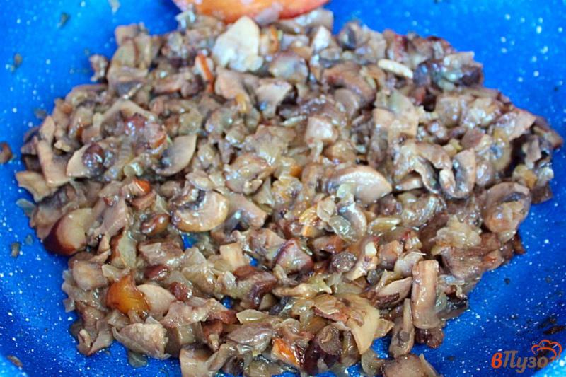 Фото приготовление рецепта: Салат из савойской капусты с яйцом и грибами шаг №1