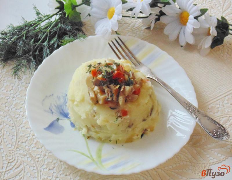 Фото приготовление рецепта: Картофельное пюре с грибами шаг №7