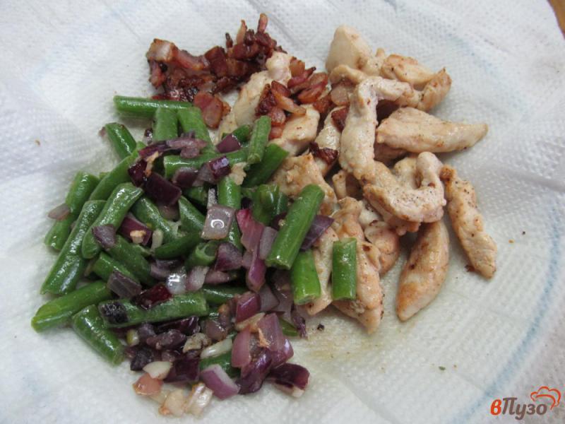 Фото приготовление рецепта: Курица с пастой и овощами шаг №4