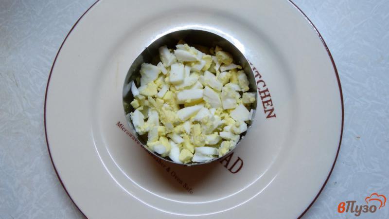 Фото приготовление рецепта: Салат с соленой семгой шаг №2