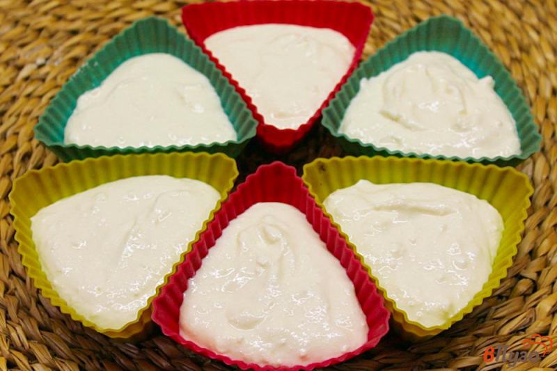 Фото приготовление рецепта: Творожные кексы на белках с ароматом ванили шаг №5