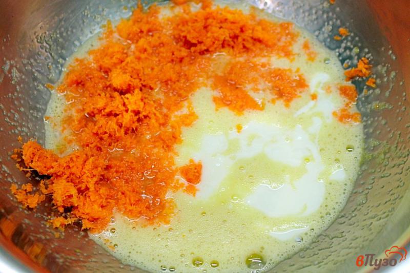 Фото приготовление рецепта: Морковный пирог с семечками шаг №2