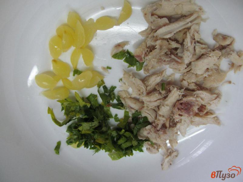 Фото приготовление рецепта: Овощной салат с вареной курицей и лепешкой шаг №2