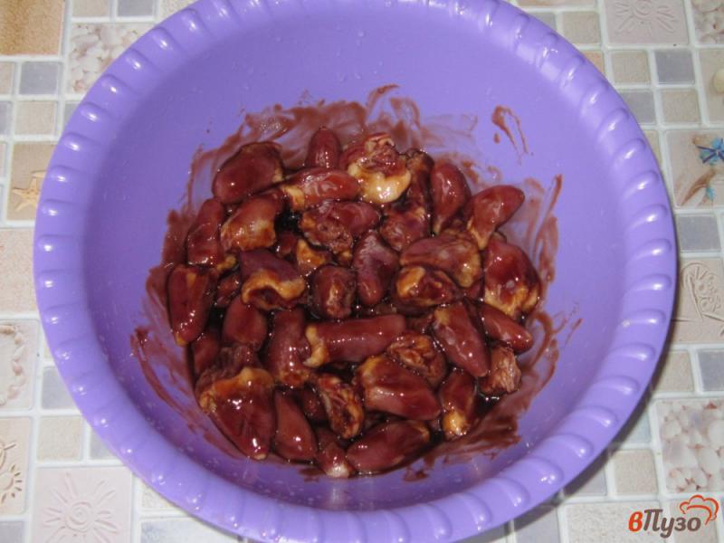 Фото приготовление рецепта: Шашлычки из куриных сердечек в соусе терияки в духовке шаг №4