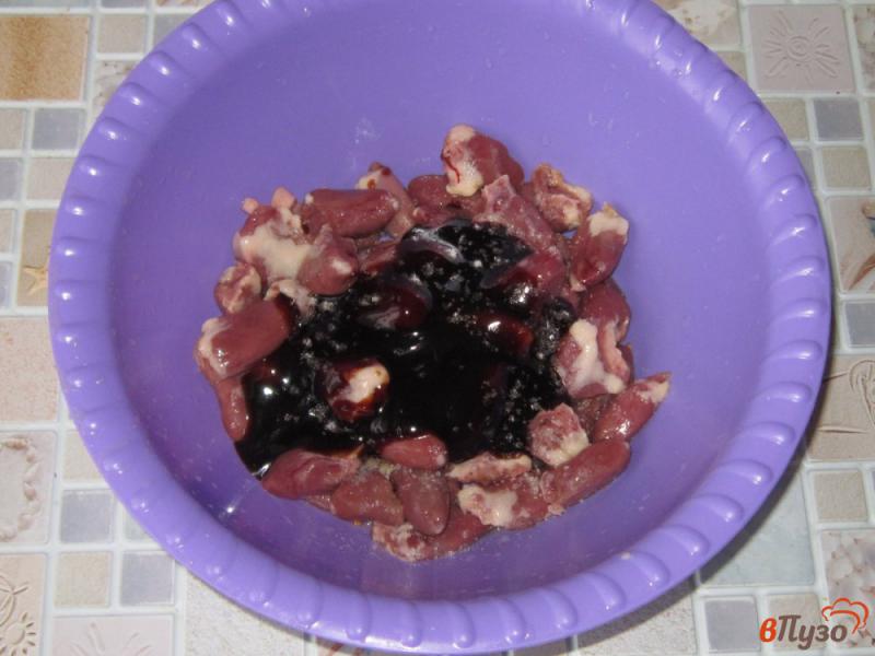 Фото приготовление рецепта: Шашлычки из куриных сердечек в соусе терияки в духовке шаг №3