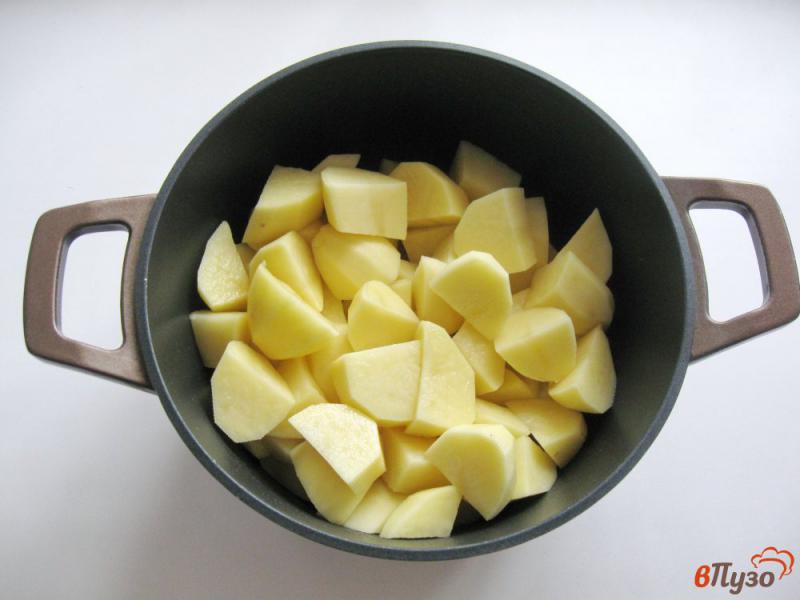 Фото приготовление рецепта: Картофель с капустой и грибами шаг №2