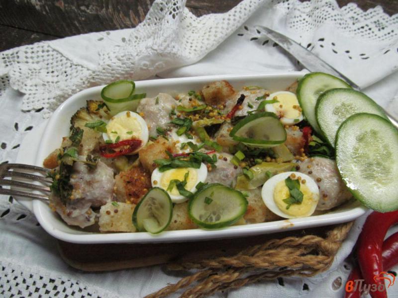 Фото приготовление рецепта: Запеченные фрикадельки с брокколи и сухариками шаг №5